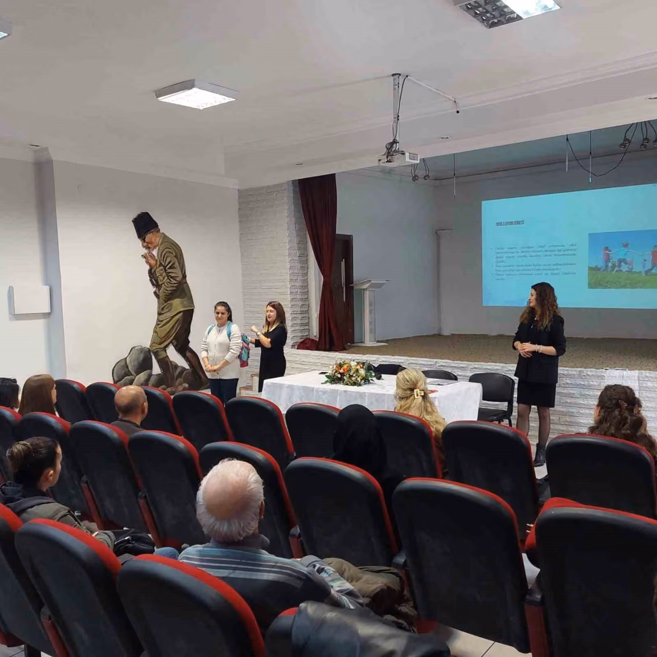 Eskişehir’de velilere yönelik "Okul ve Aile" semineri düzenlendi
