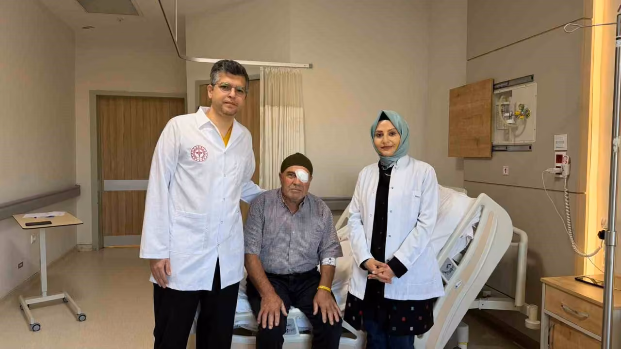 Bilecik’te bir ilk: İki göz ameliyatı tek seansta yapıldı