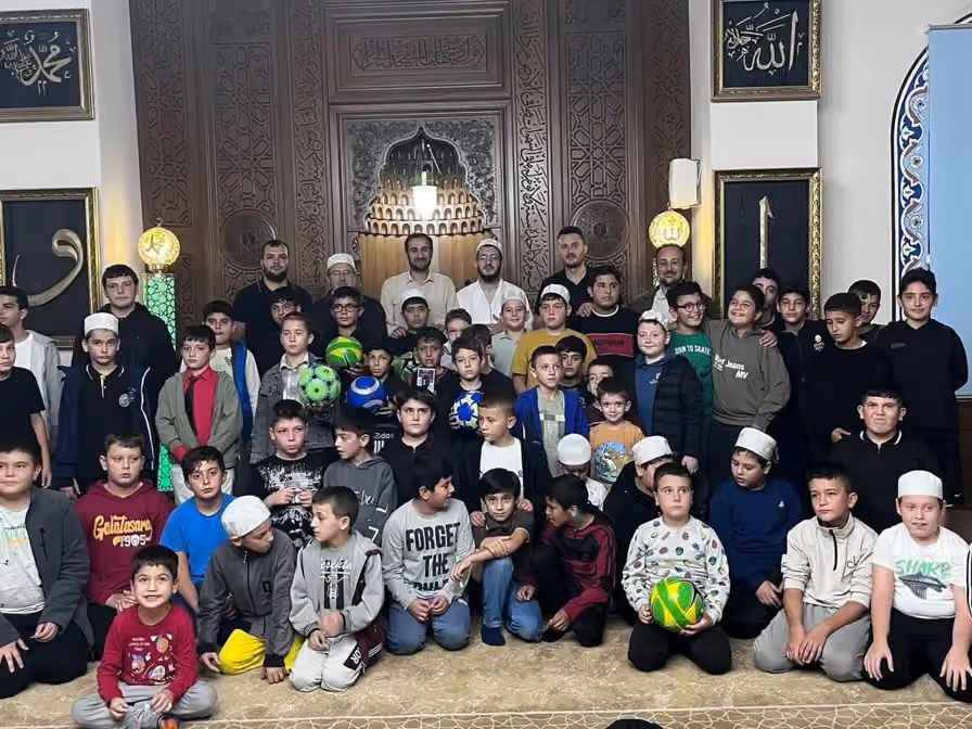 Burhaniyeli çocuklar Kocaatlı Camiinde buluştu