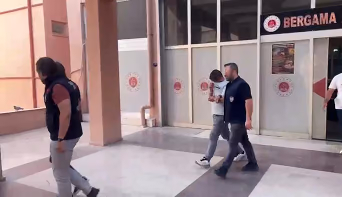 İzmir’de şüphe üzerine durdurulan motosikletten uyuşturucu çıktı
