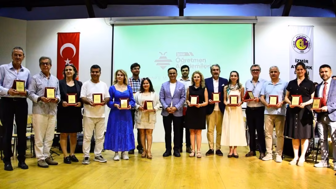İzmir Öğretmen Akademileri yeni dönemde öğretmenleriyle buluşuyor