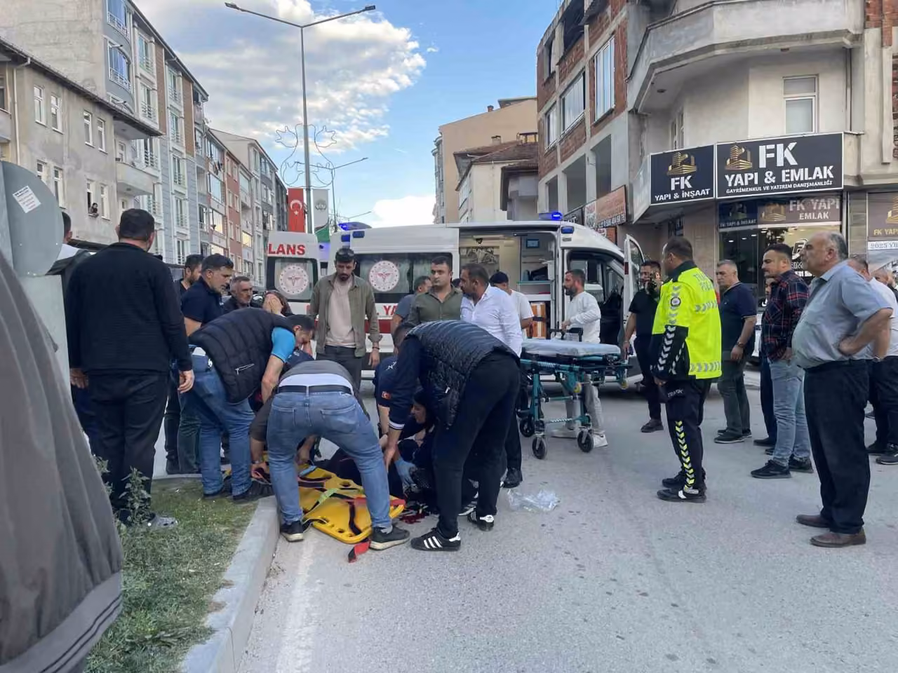 Otomobilin çarptığı kadın ağır yaralandı