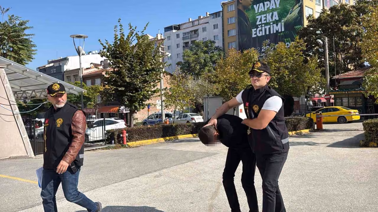 Eskişehir’de öğrenciye zorla tespih satan şüpheliye ev hapsi