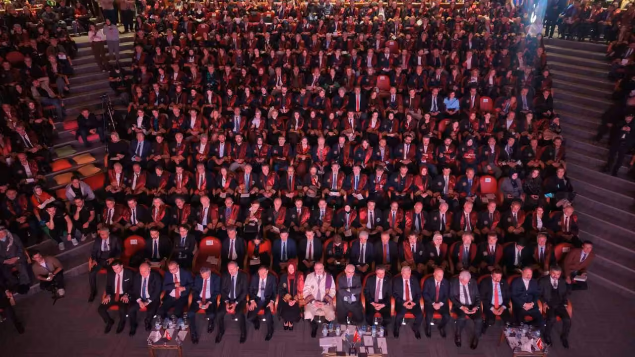 Atatürk Üniversitesi 2026-2027 Akademik Yılı Görkemli Bir Törenle Başladı