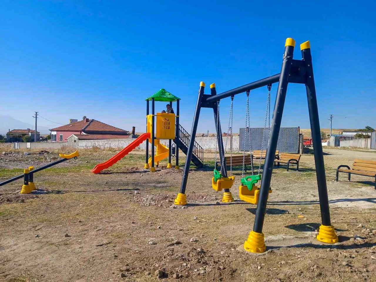Aksaray’da 13 köye oyun grubu ve sosyal donatı malzemesi