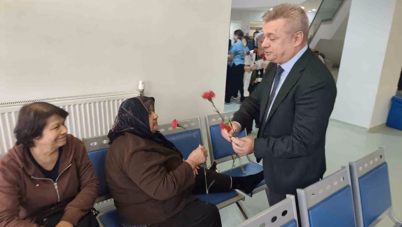 Hastalara karanfilli bilgilendirme
