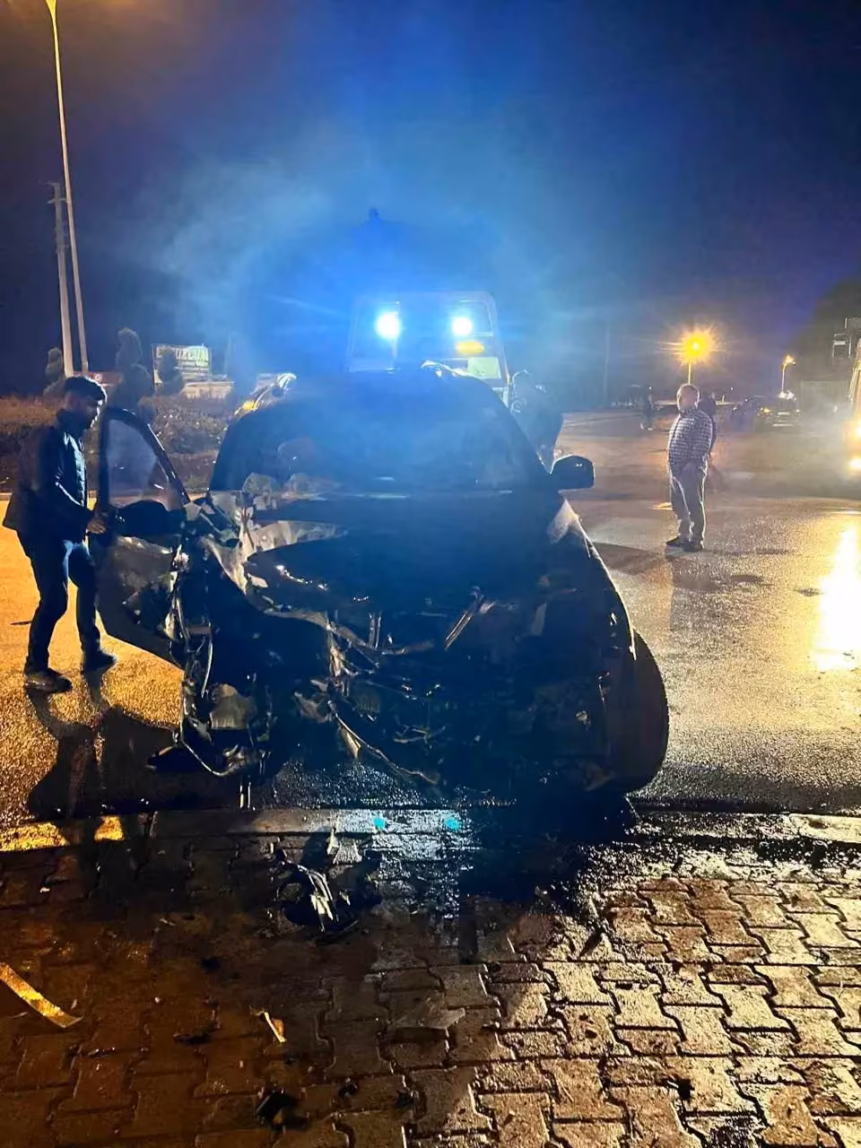Ereğli’de SUV tipi araç duvara çarptı: 4 yaralı
