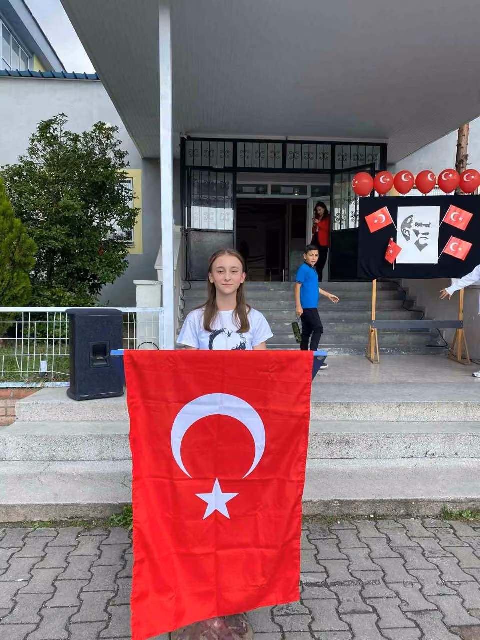 Cumhurbaşkanı Süleyman Demirel Ortaokulu’nda Cumhuriyet’in 103. yılı coşkuyla kutlandı