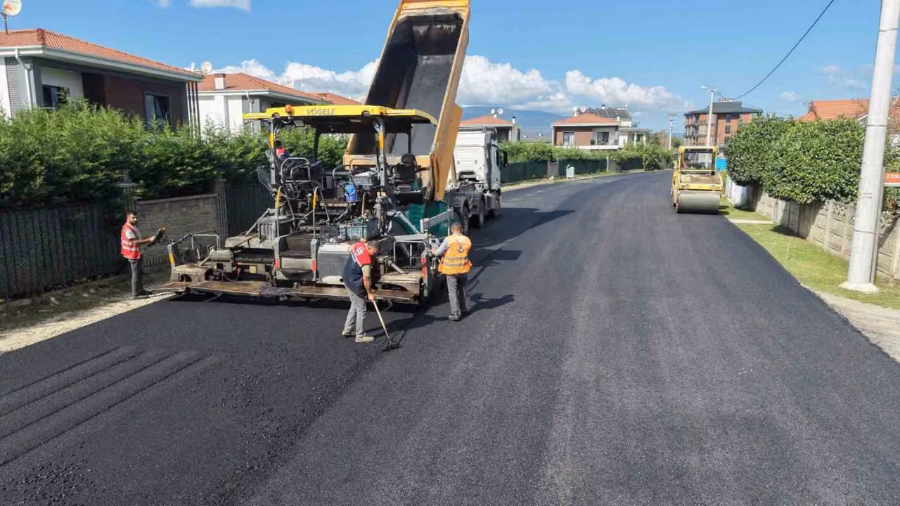 Düzce’de hafta sonu asfalt mesaisi