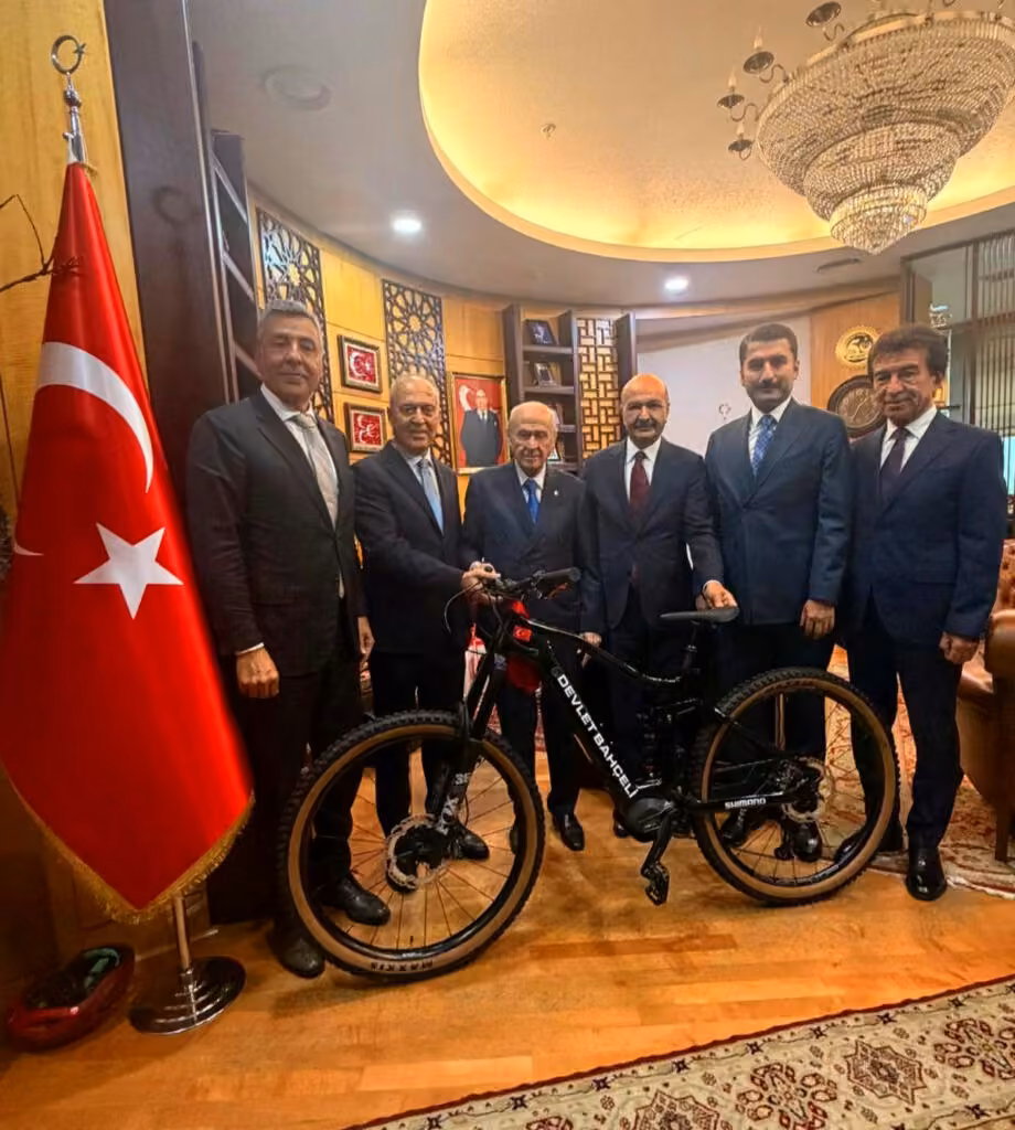 Türkiye Bisiklet Federasyonu heyetinden Devlet Bahçeli’ye ziyaret