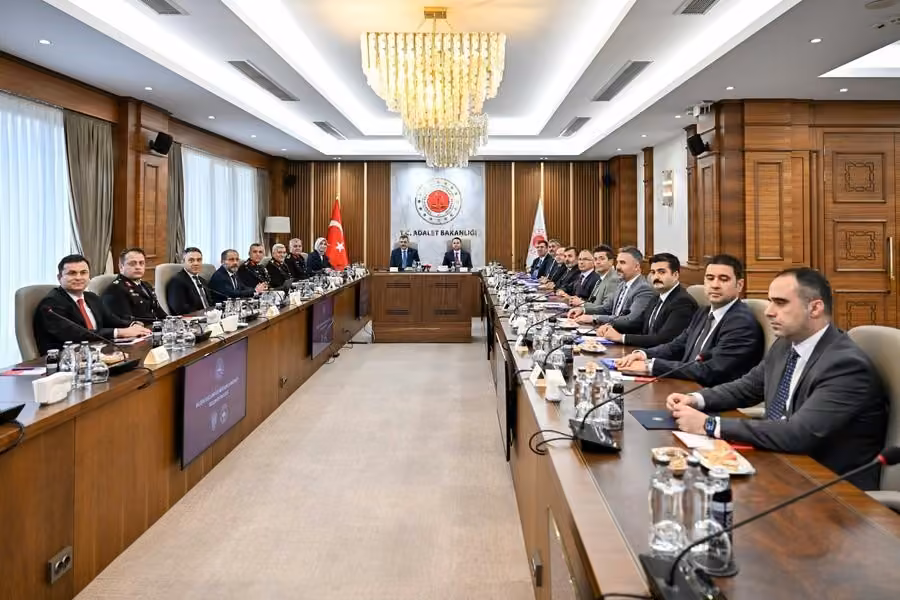 Bakan Gürlek, Bakan Çiftçi ile bir araya geldi