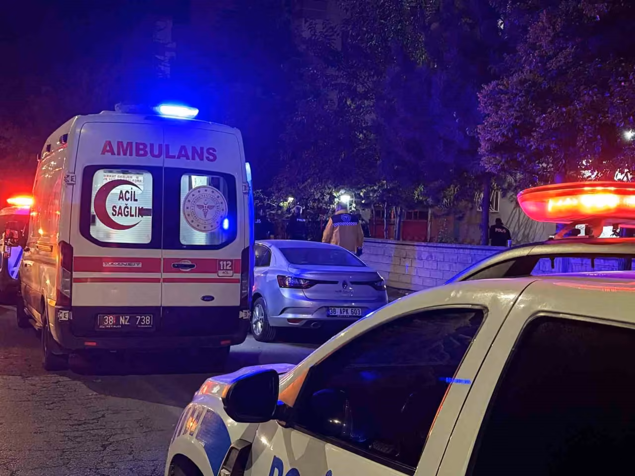Önce babasını öldürdü, ardından intihar girişiminde bulundu