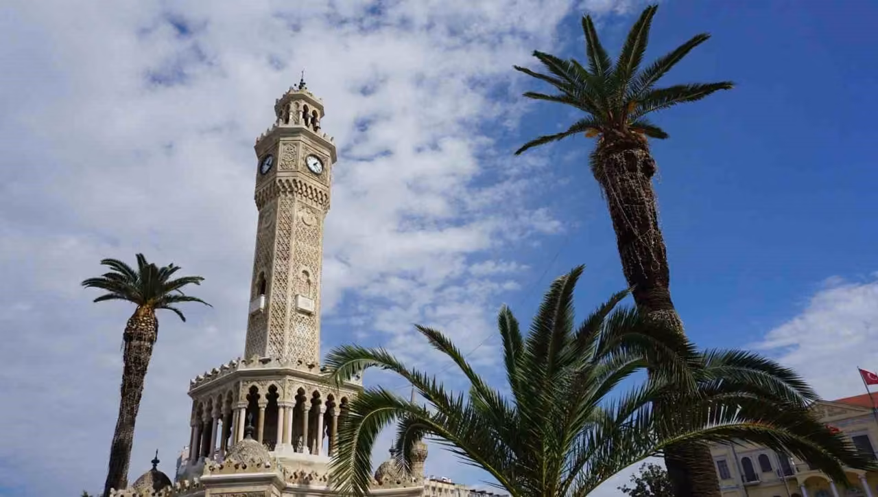 İzmir’in simgesi tarihi Saat Kulesi 125 yıldır zamana meydan okuyor