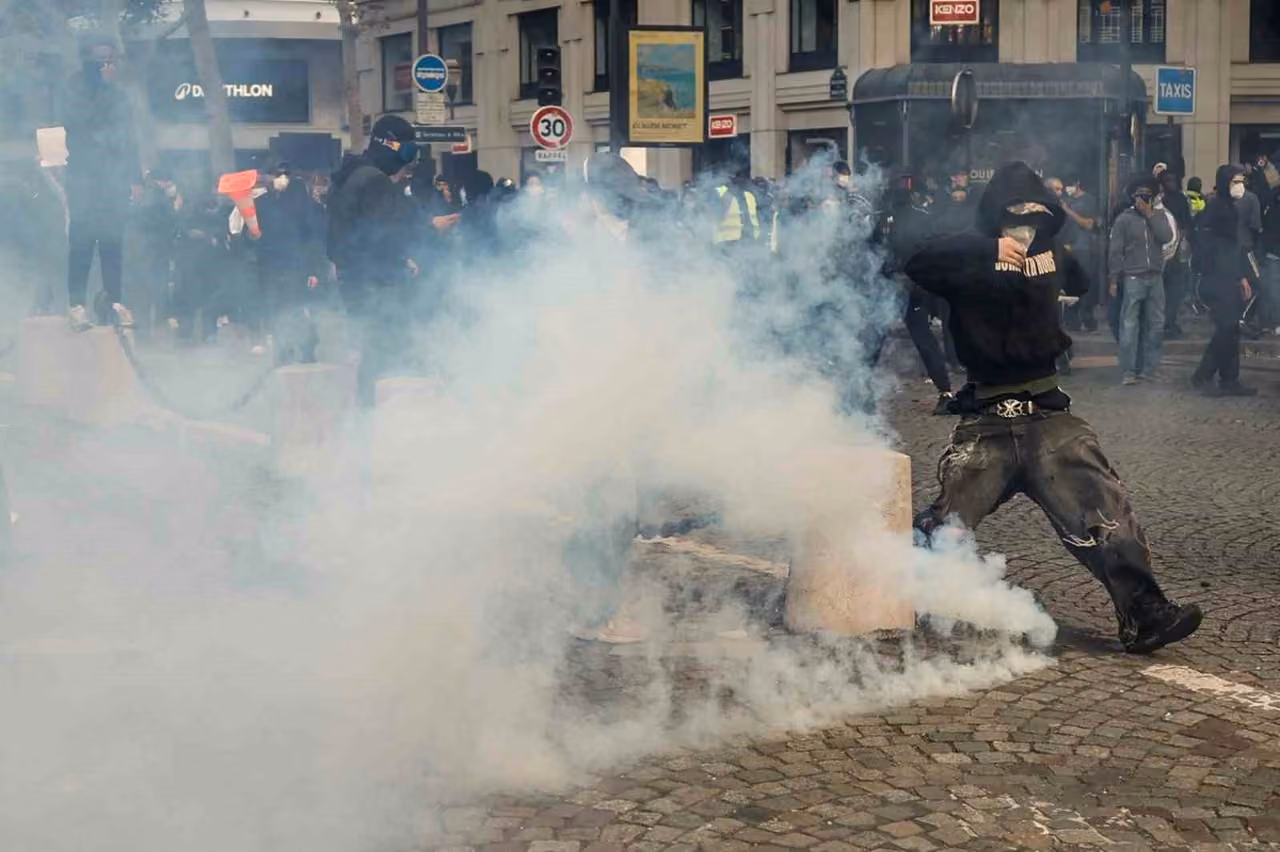 Fransa’daki protestolarda 1 kişi öldü, bin 800’den fazla kişi gözaltına alındı