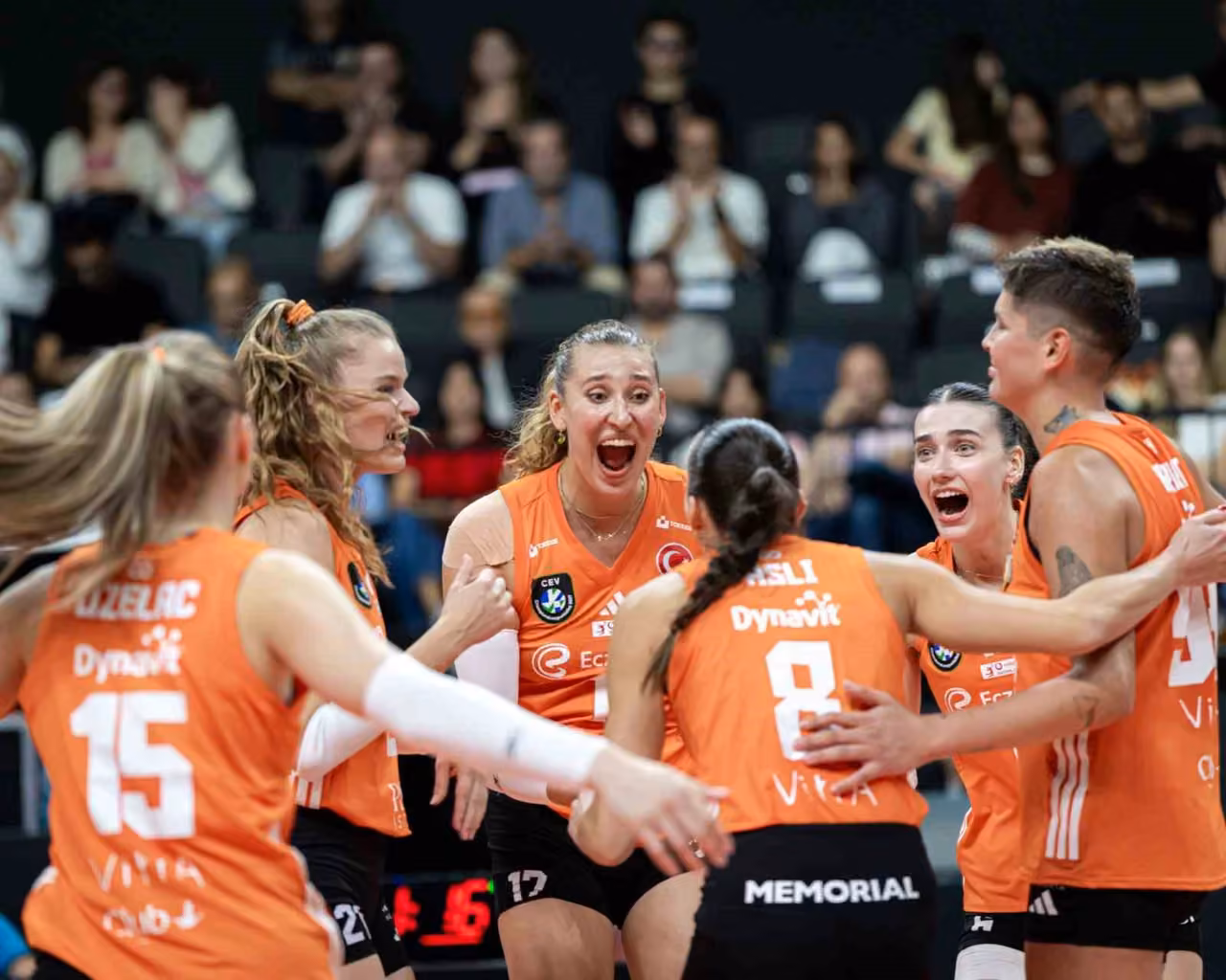 Eczacıbaşı evinde galip