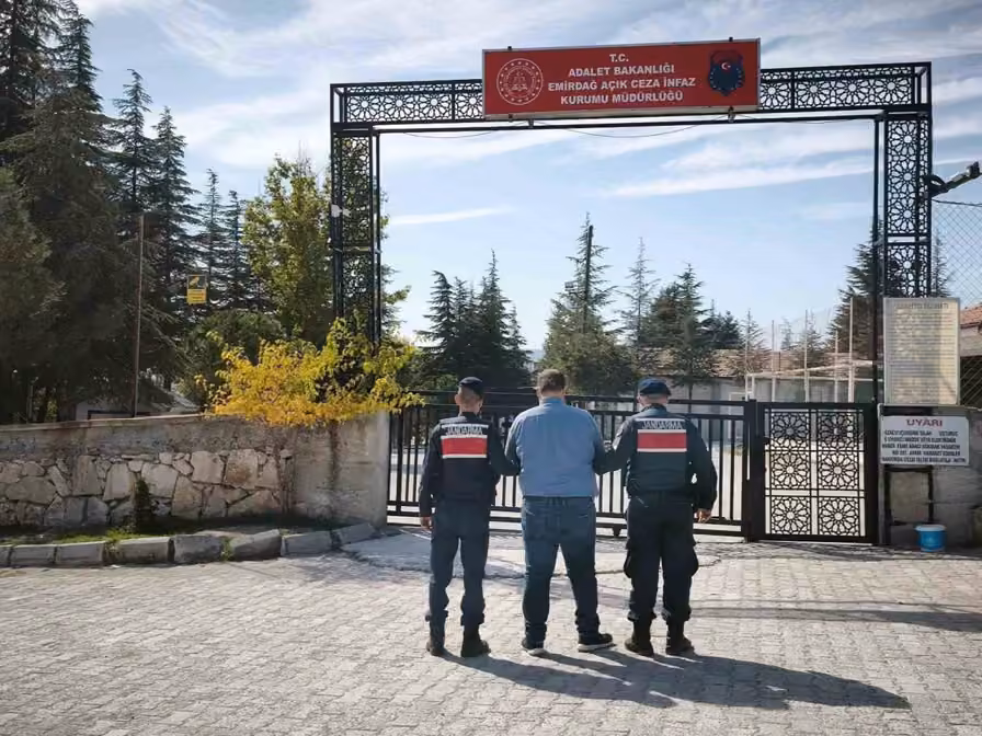 Çeşitli suçlardan aranan 15 kişi tutuklandı