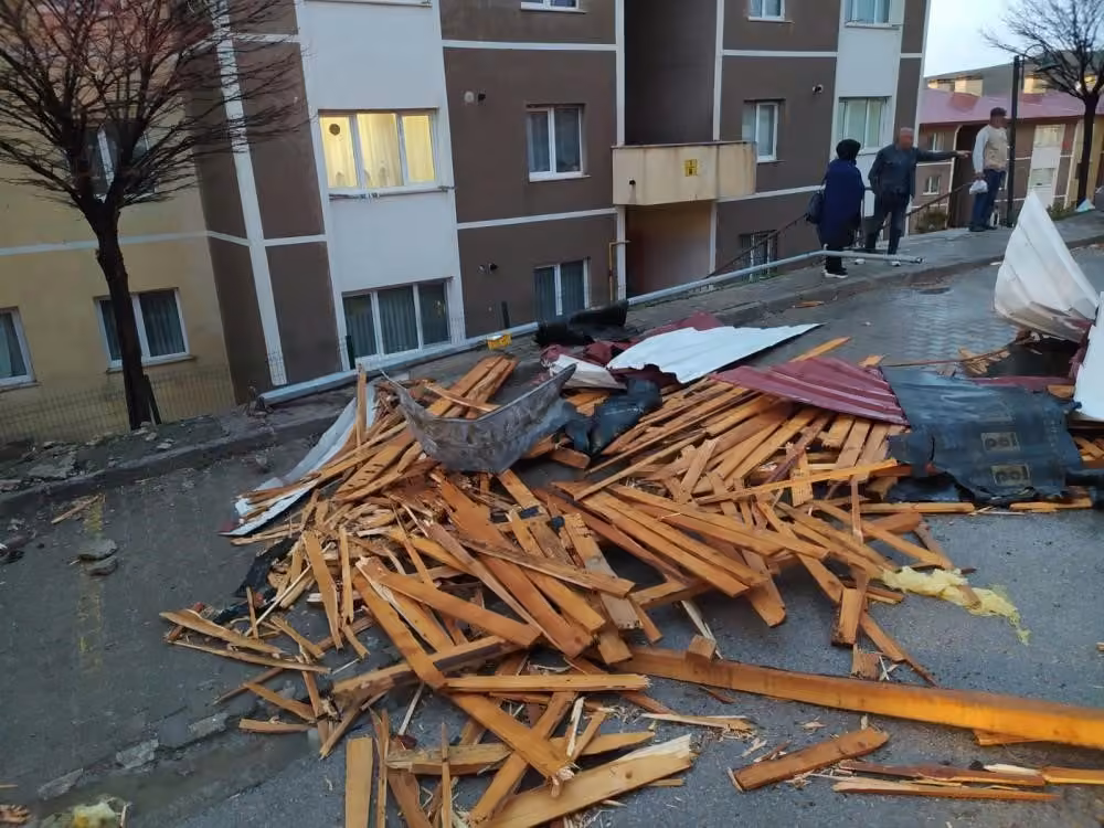 Bayburt için kuvvetli rüzgar ve fırtına uyarısı