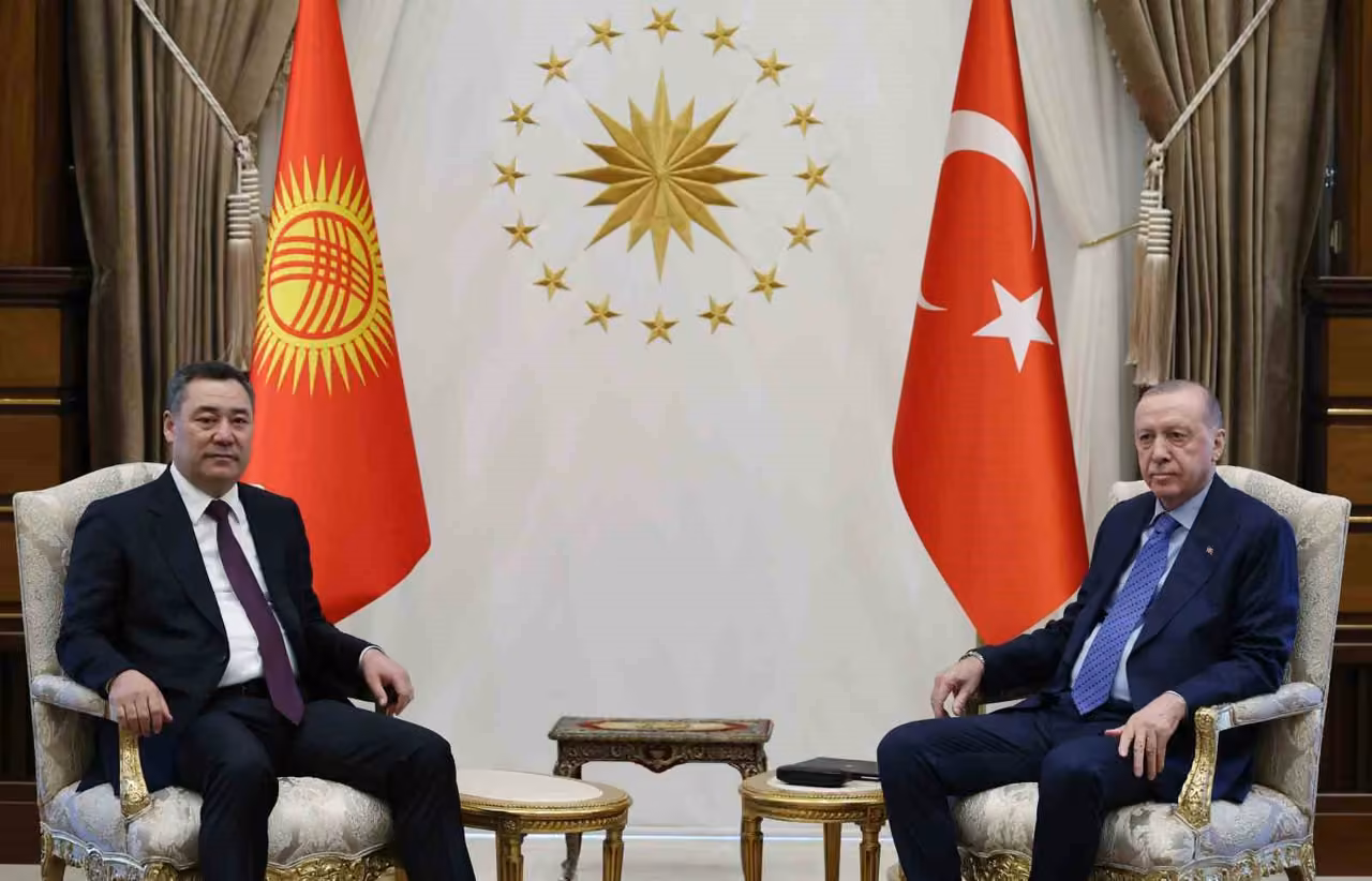 Cumhurbaşkanı Erdoğan, Kırgızistan Cumhurbaşkanı Sadır Caparov’la bir araya geldi