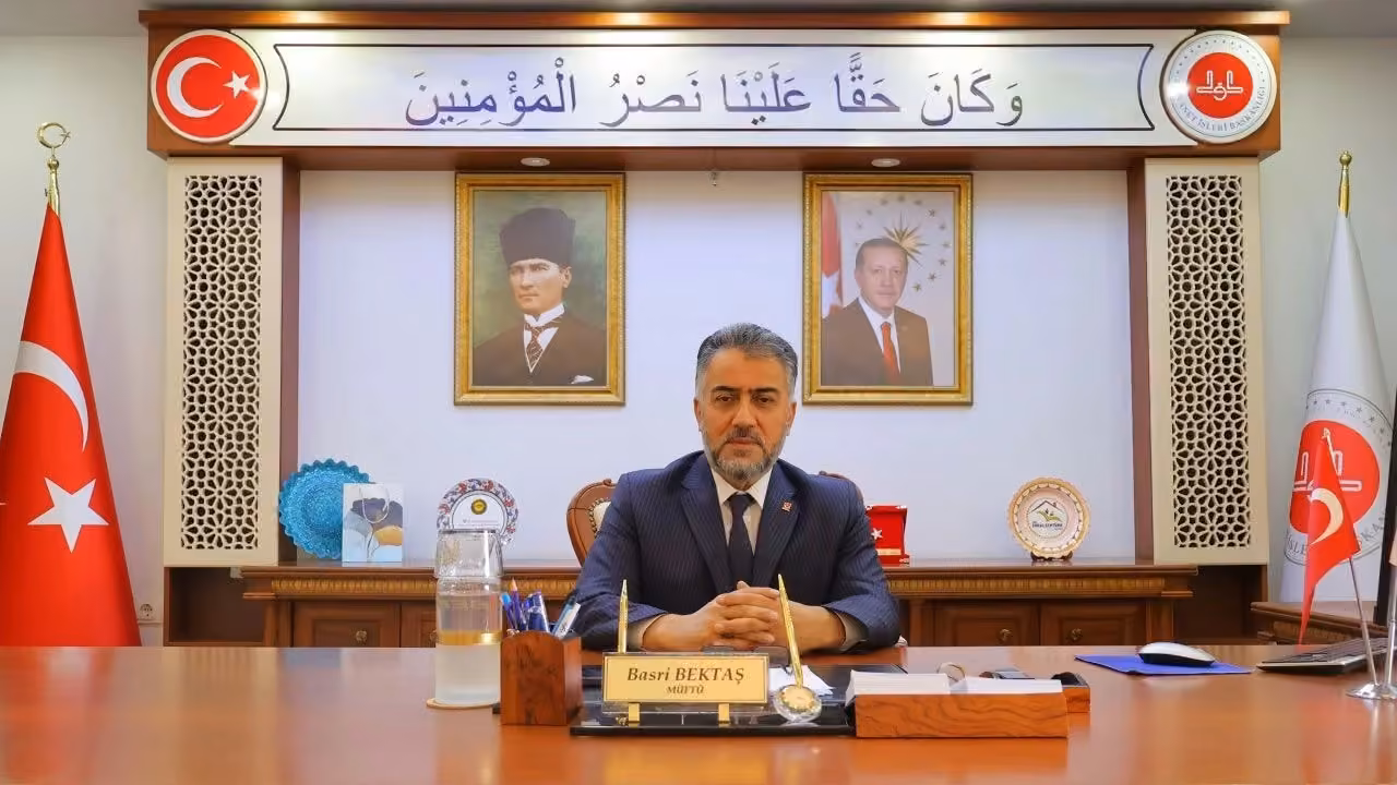 Bayburt İl Müftüsü Basri Bektaş görevine başladı