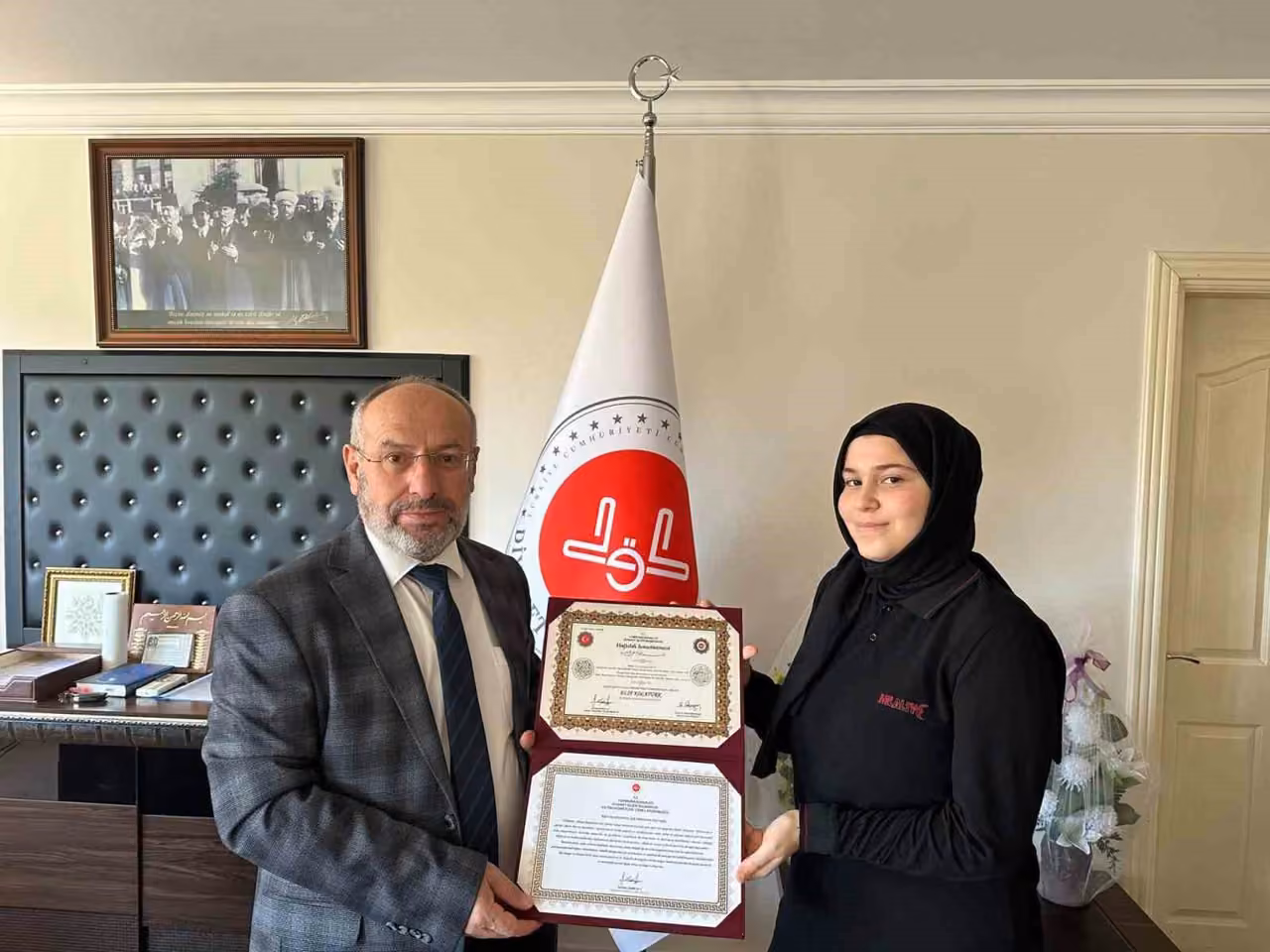 Salihli’de hafızlar belgelerine kavuştu