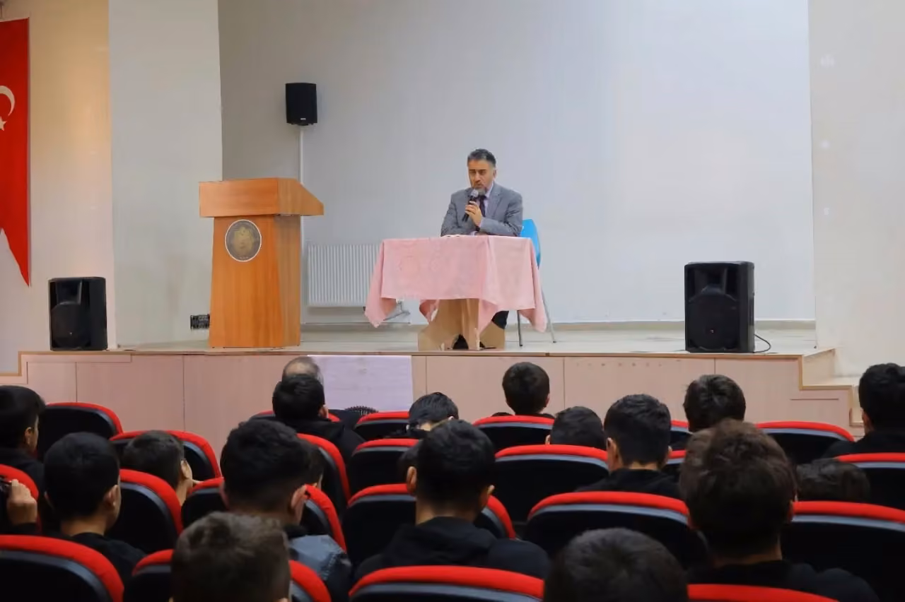 İl Müftüsü Bektaş imam hatipli öğrencilerle bir araya geldi