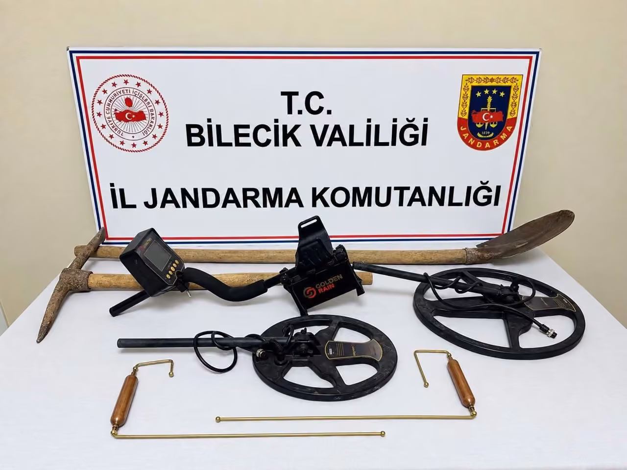Bilecik’te define arayan 2 kişi suçüstü yakalandı