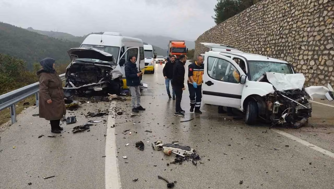 Bursa’da feci kaza: 1 ölü, 10 yaralı