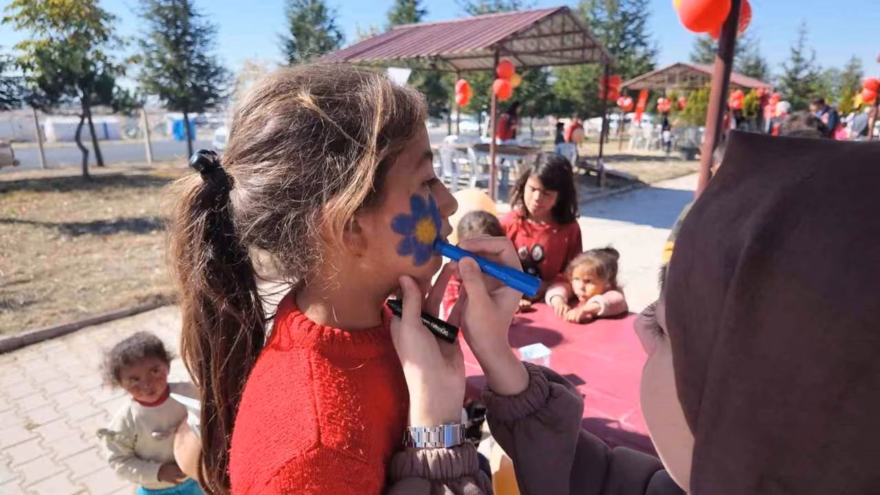 Niğde’de mevsimlik tarım işçilerinin çocukları gönüllerince eğlendi